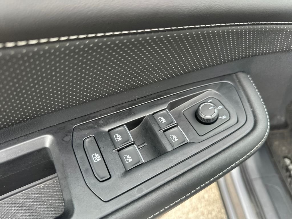 New 2026 Silver Volkswagen 2.0T SE image 9