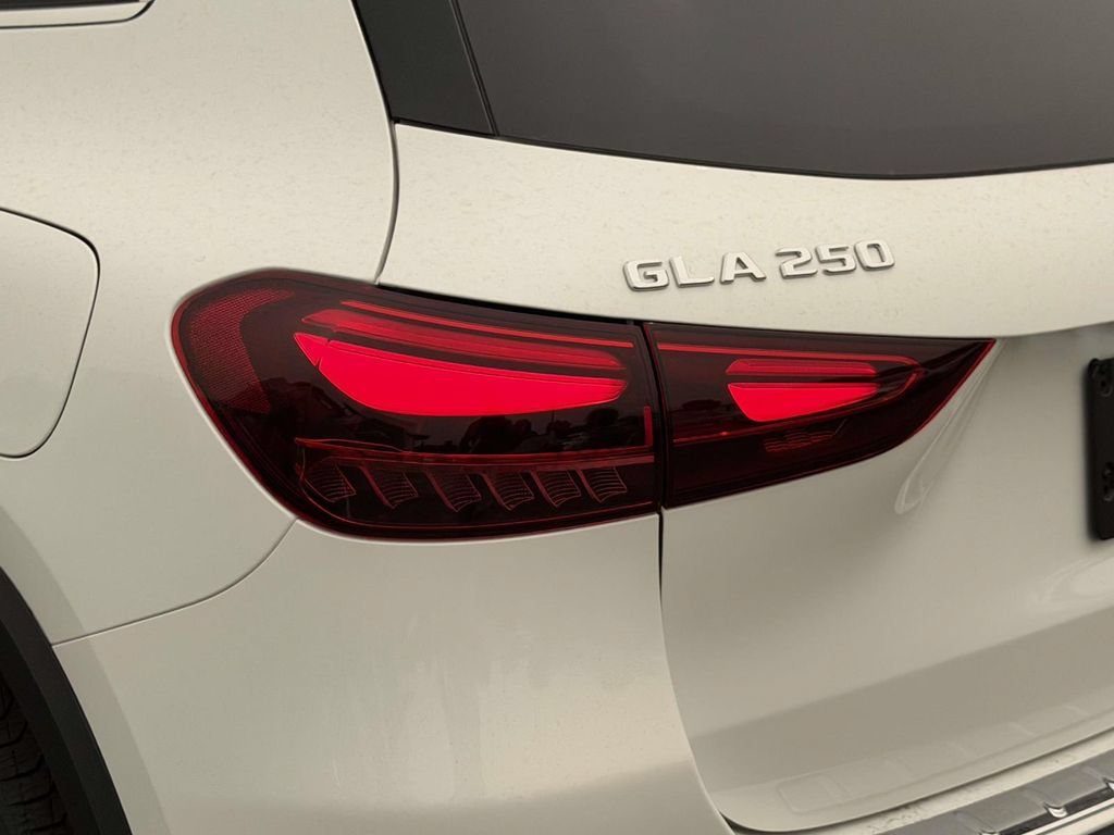 New 2026 Polar White Mercedes-Benz GLA 250 image 13
