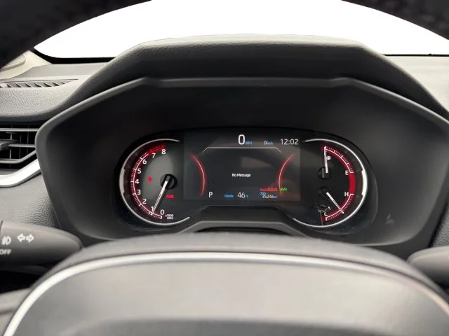 Used 2025  Toyota XLE Premium image 14
