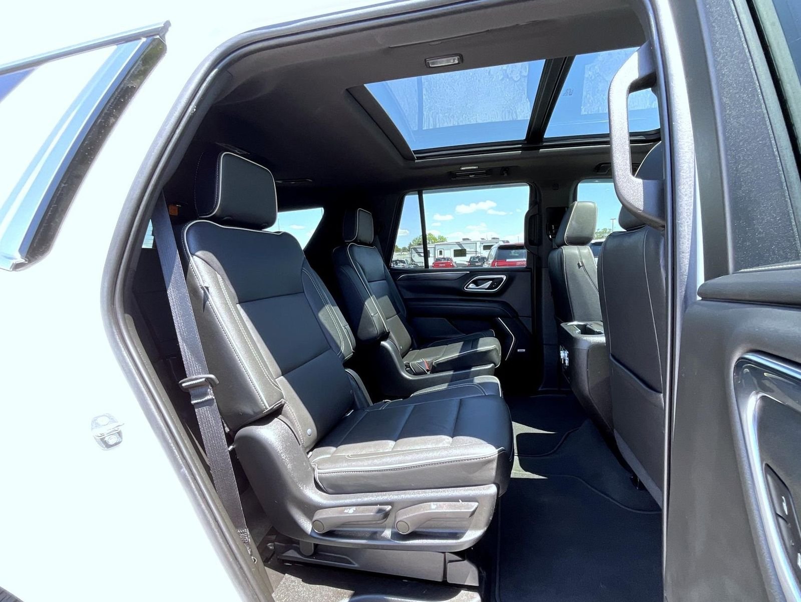 Used 2022 White GMC SLT image 18