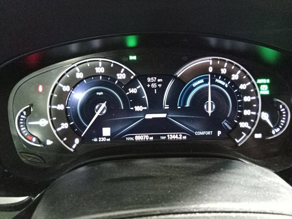 Used 2019 Mineral White Metallic BMW 530e xDrive iPerformance image 11