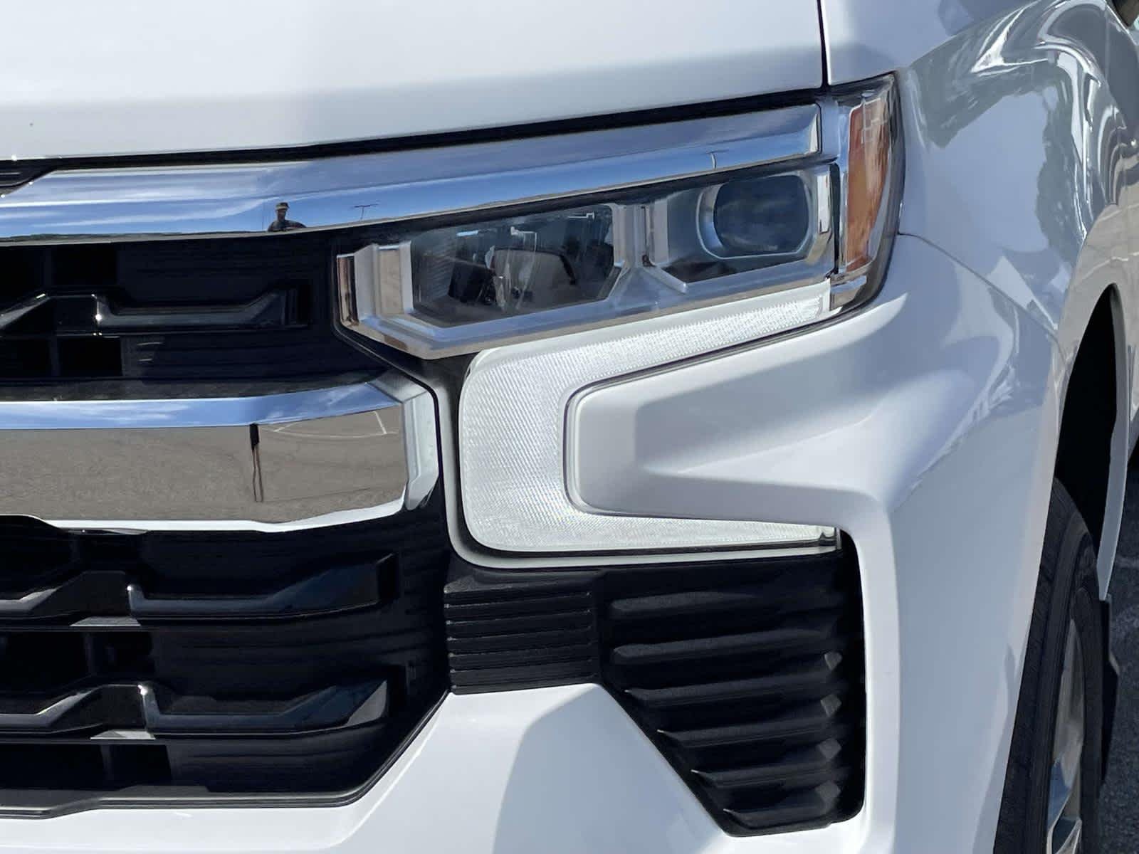 New 2026 Summit White Chevrolet LT (2FL) image 9
