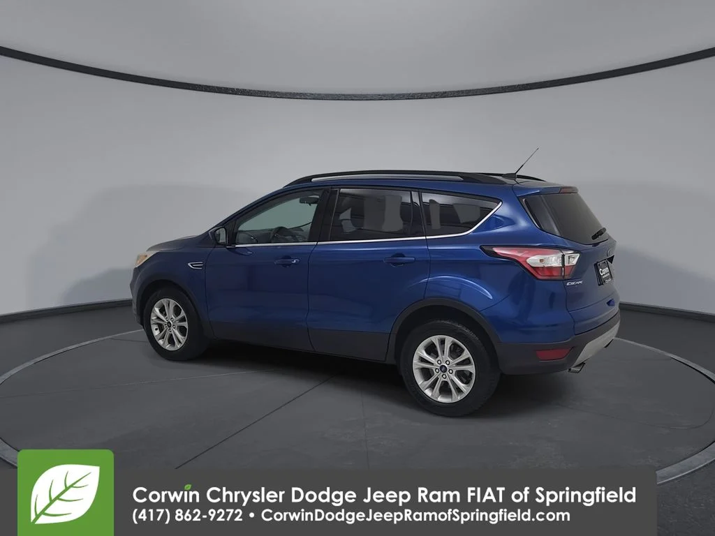 Used 2018 Blue Ford SE image 10