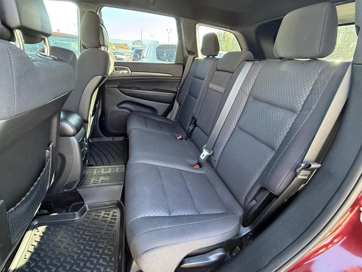 Used 2018 Red Jeep Laredo 4wd image 14