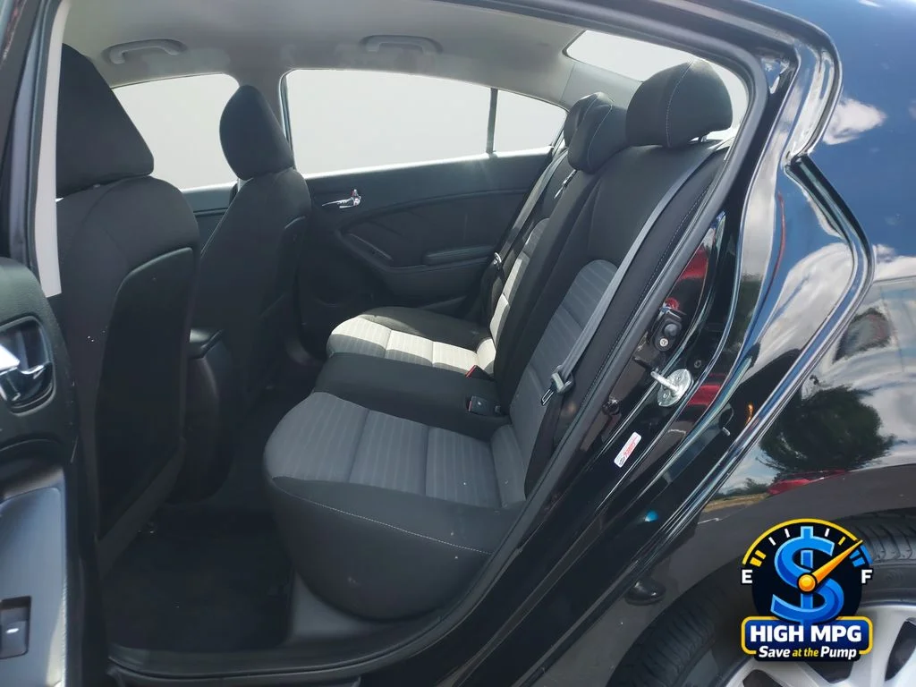 Used 2017 Black Kia S image 28