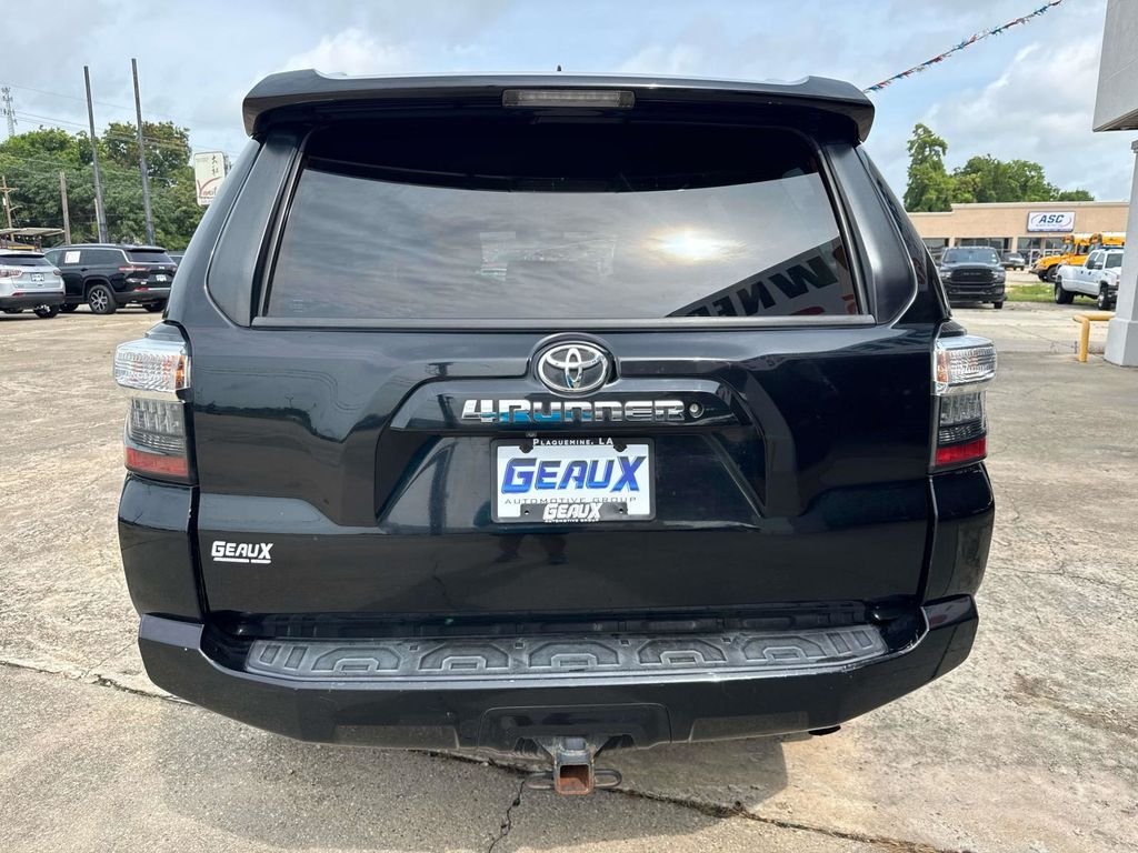 Used 2016 Black Toyota SR5 image 16