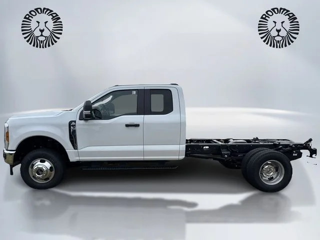 New 2026 Oxford White Ford F-350® XL image 8