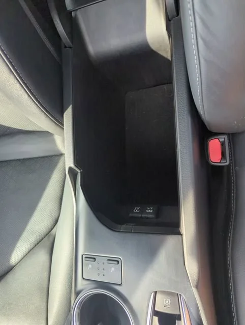 Used 2019 Off-white Toyota XSE V6 image 31