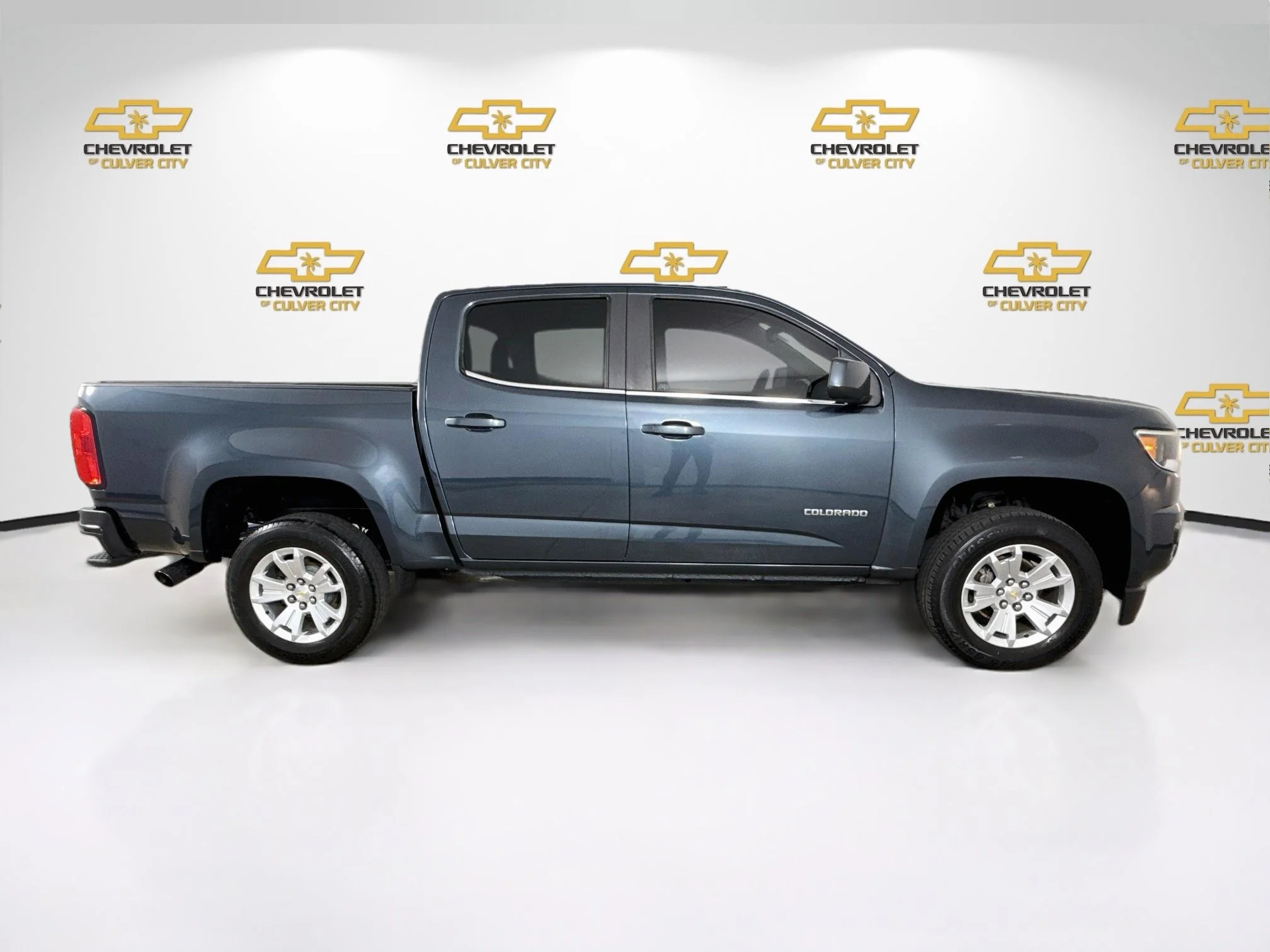 Used 2019 SHADOW GRAY METALLIC Chevrolet 2WD LT image 9