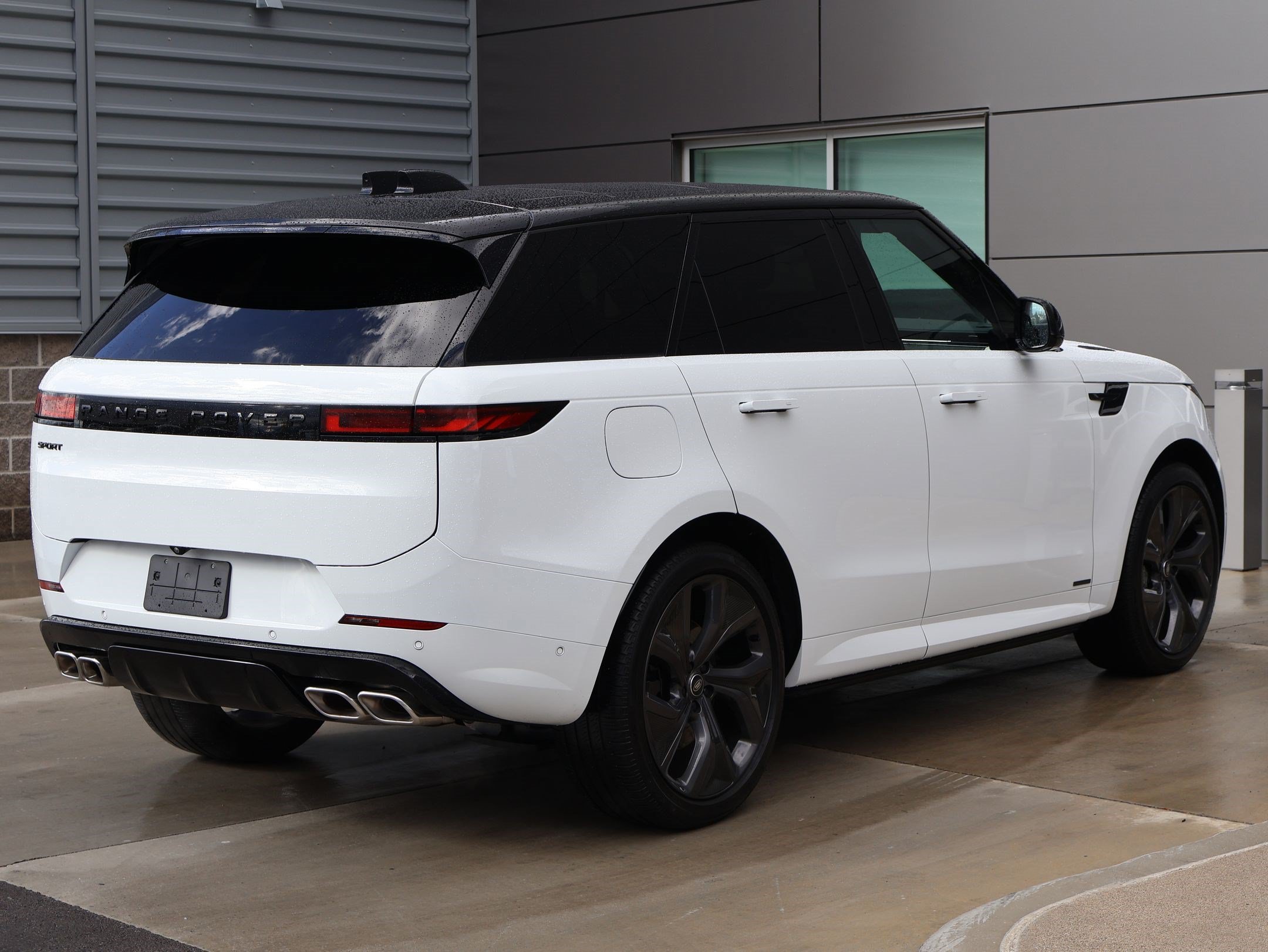 Certified Used 2025 Fuji White Land Rover Autobiography image 5