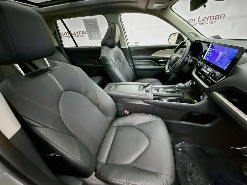 Used 2024 Silver Toyota Platinum image 30