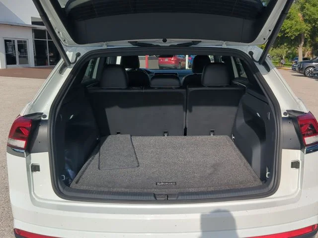 Used 2024 White Volkswagen 2.0T SE w/Technology image 8