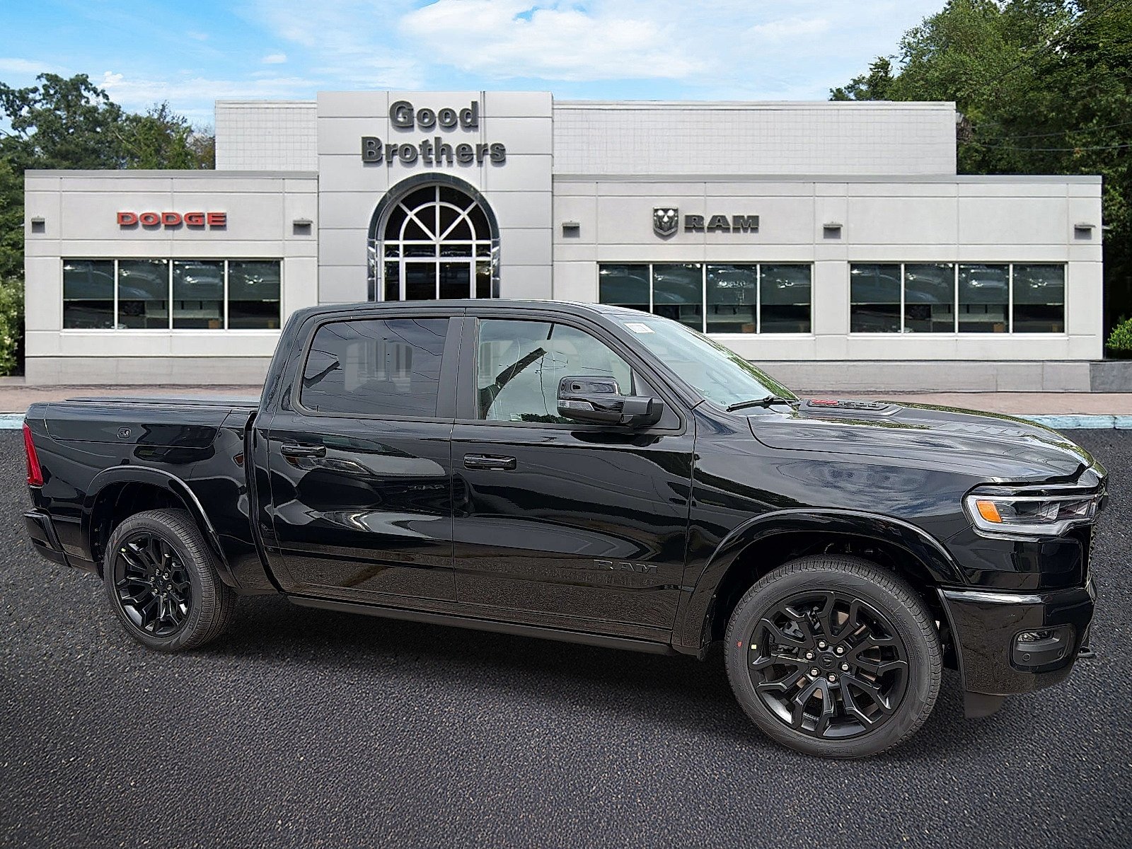 New 2027 Diamond Black Crystal Pearl-Coat Exterior Paint RAM Limited Crew Cab 4x4 5