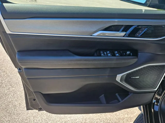 New 2026 High Gloss Black Exterior Paint Jeep Limited Altitude image 10