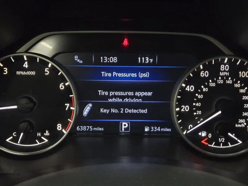 Used 2015 Gun Metallic Nissan Platinum image 16