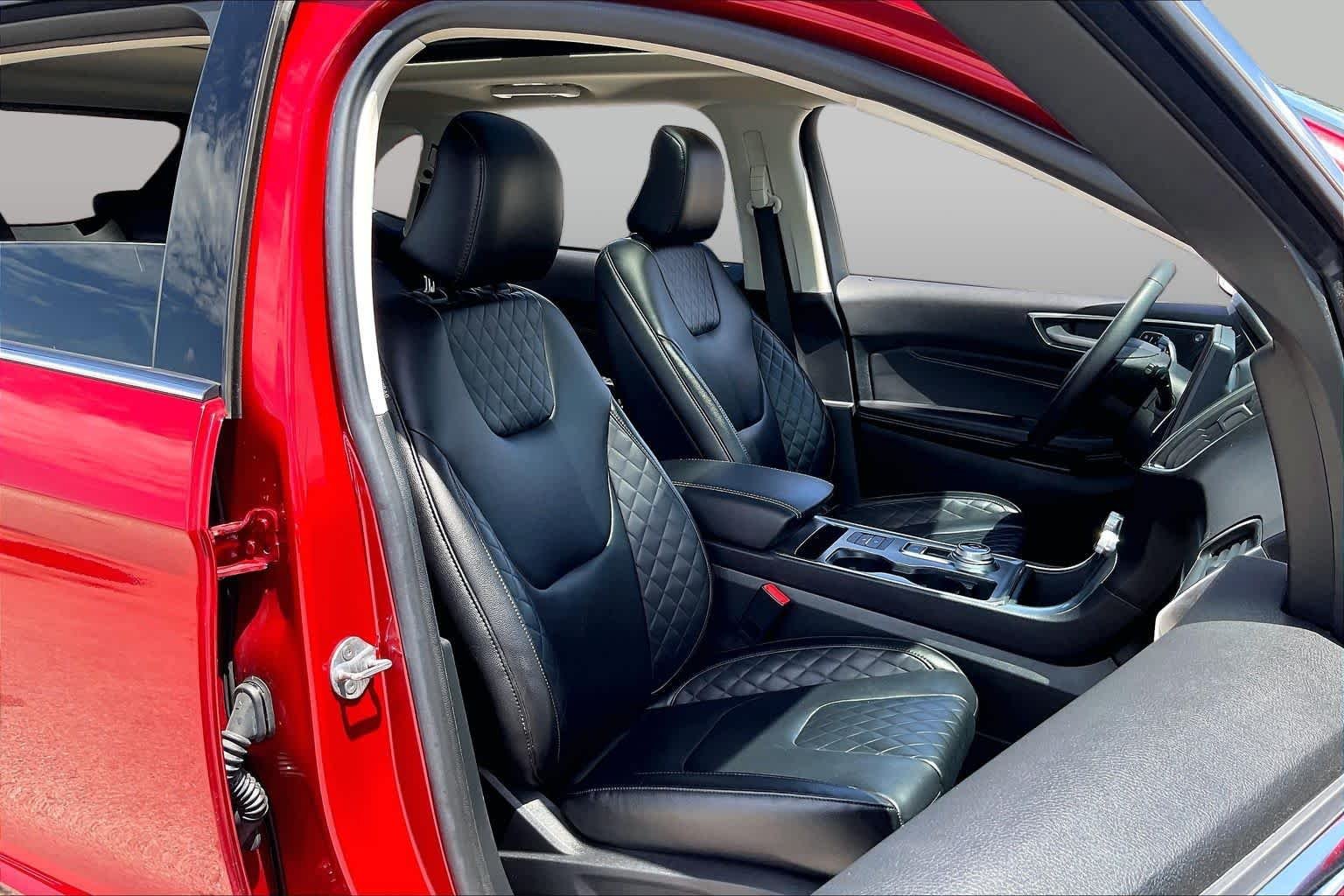 Used 2023 Rapid Red Metallic Tinted Clearcoat Ford Titanium image 9