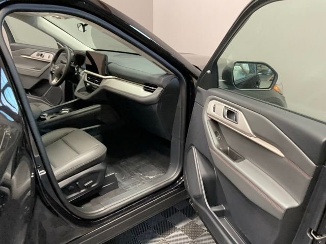 New 2026 Agate Black Metallic Ford Active image 25