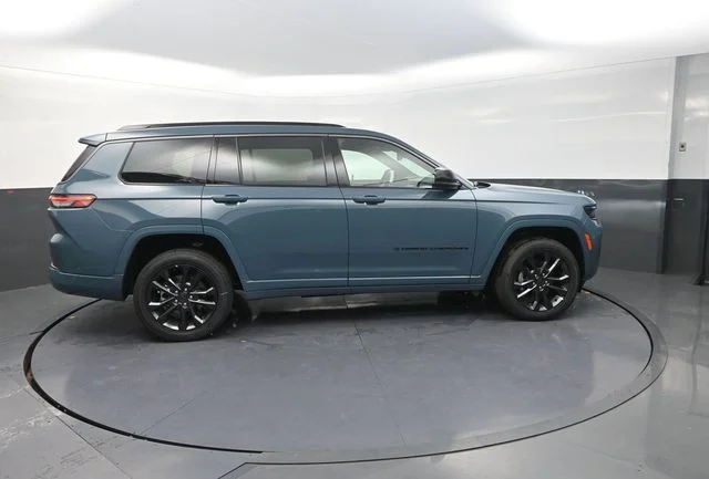 New 2026 Steel Blue Exterior Paint Jeep Limited Reserve image 10