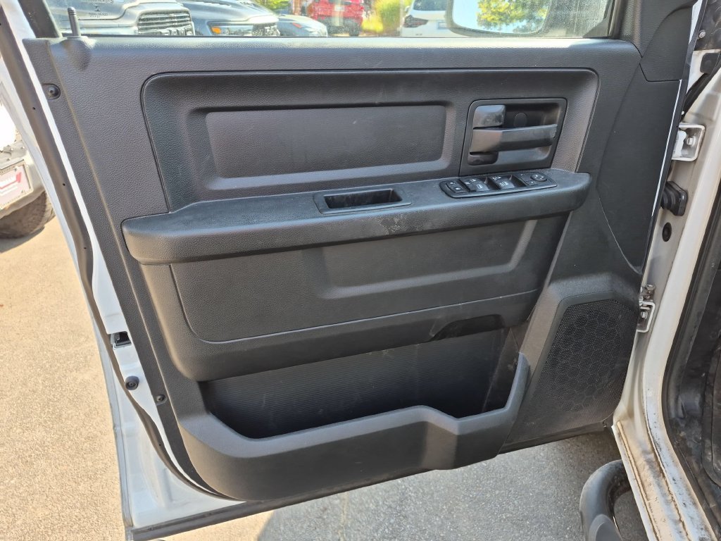 Used 2015 Bright White Clearcoat Ram Tradesman image 11