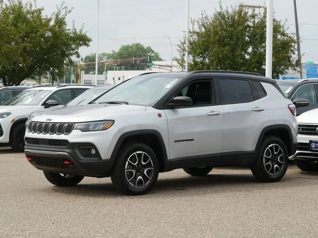 Used 2024 Silver Jeep Trailhawk image 3