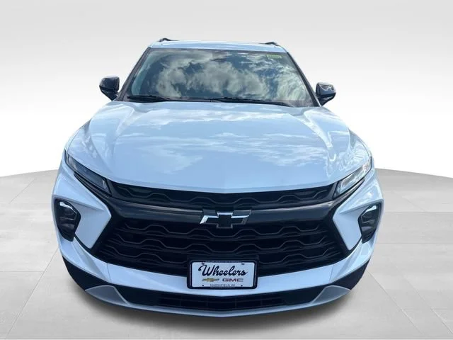 Used 2024 Summit White Chevrolet 2LT image 10