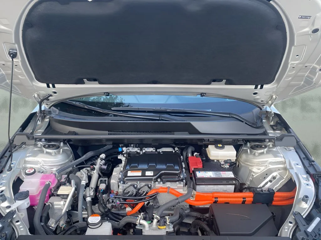 Used 2025 Silver Toyota XLE image 33
