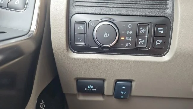 New 2026 Marsh Gray Ford Platinum DRW 4WD image 47