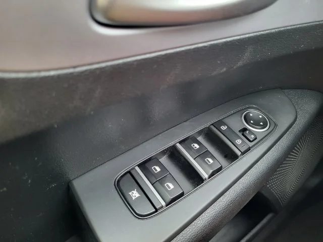 Used 2024 Red Kia LXS image 19
