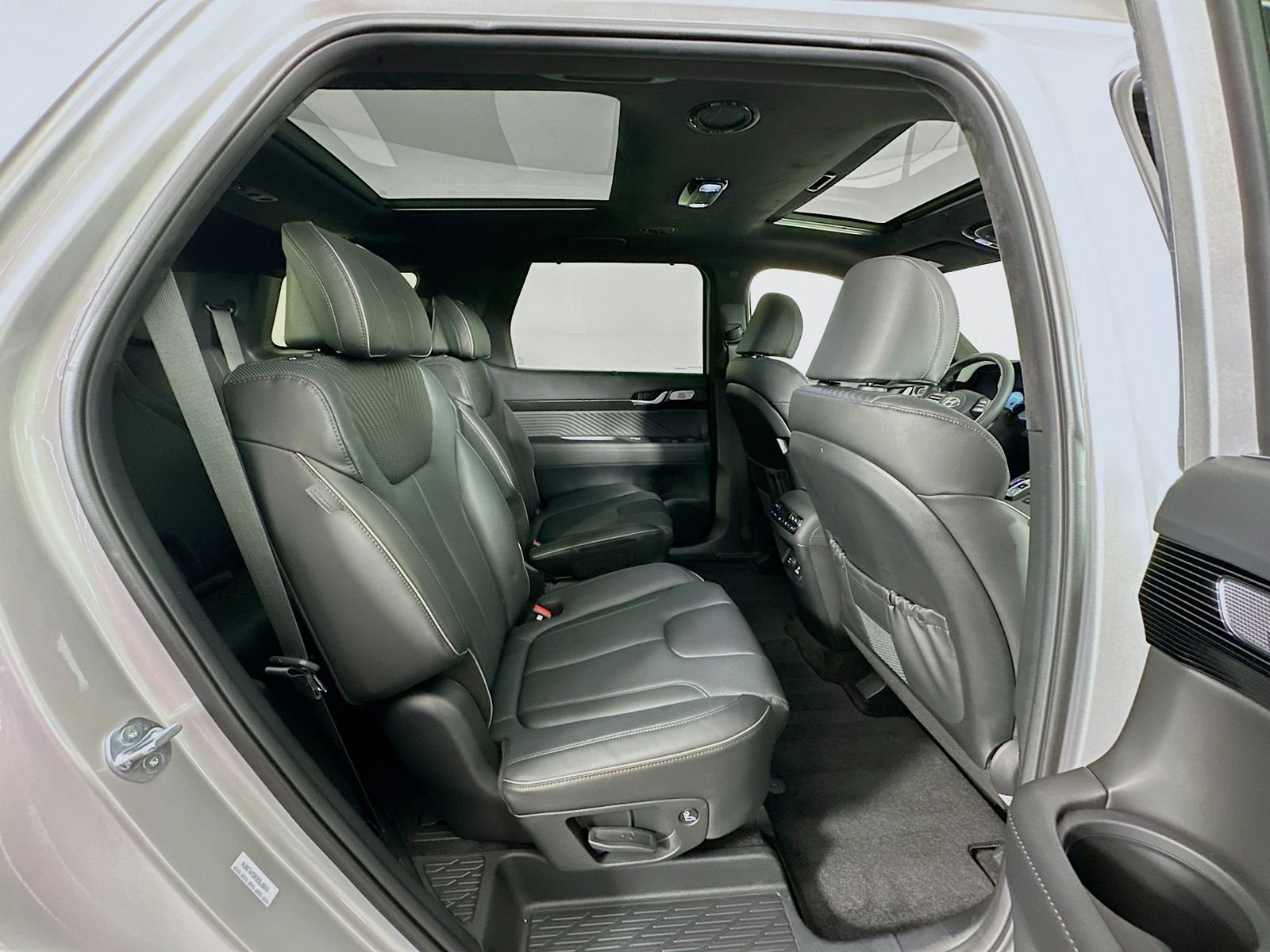 Used 2025 Silver Hyundai Calligraphy image 30
