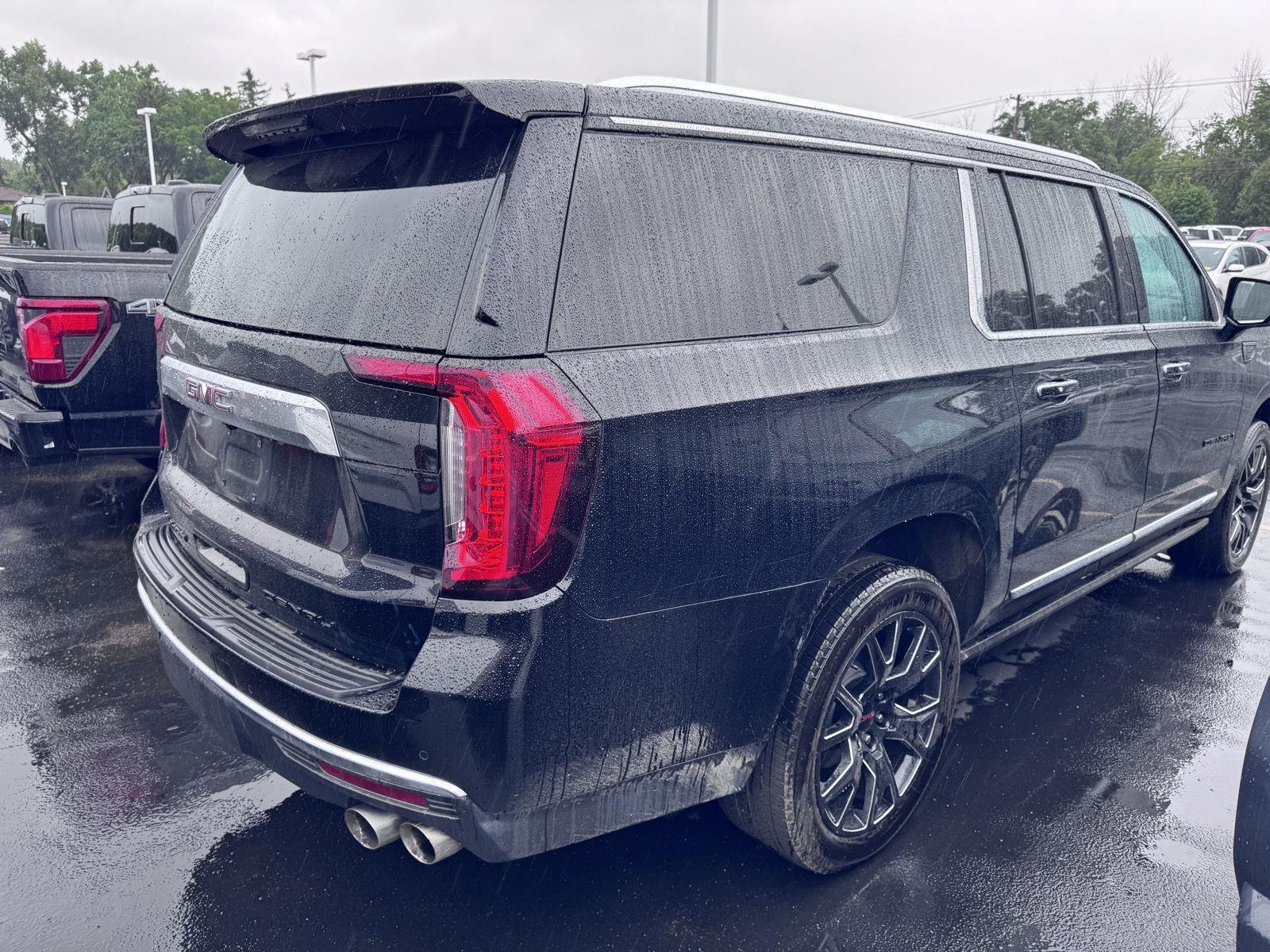 Used 2023 Onyx Black GMC Denali image 4
