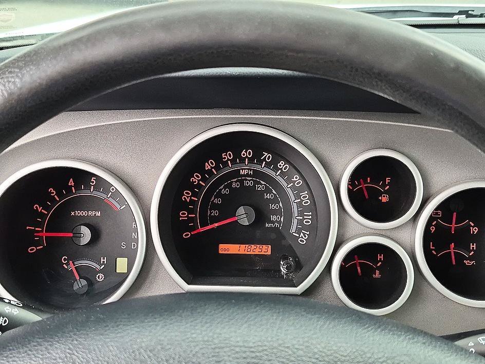 Used 2013 White Toyota GRADE image 19