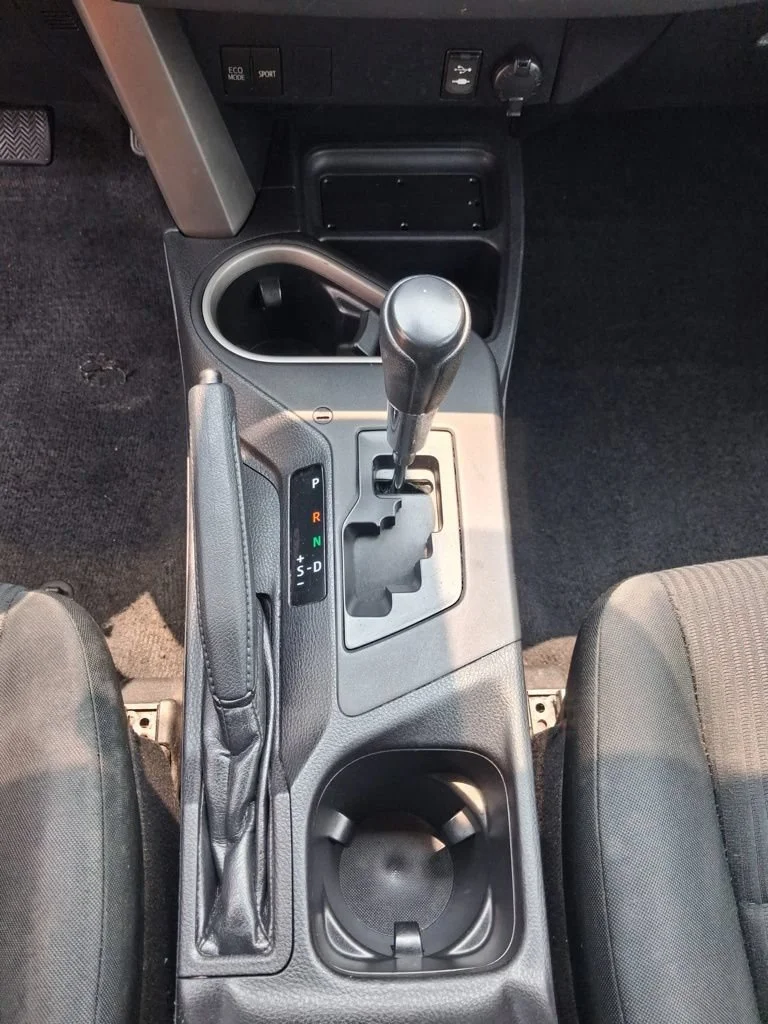 Used 2017  Toyota LE image 13