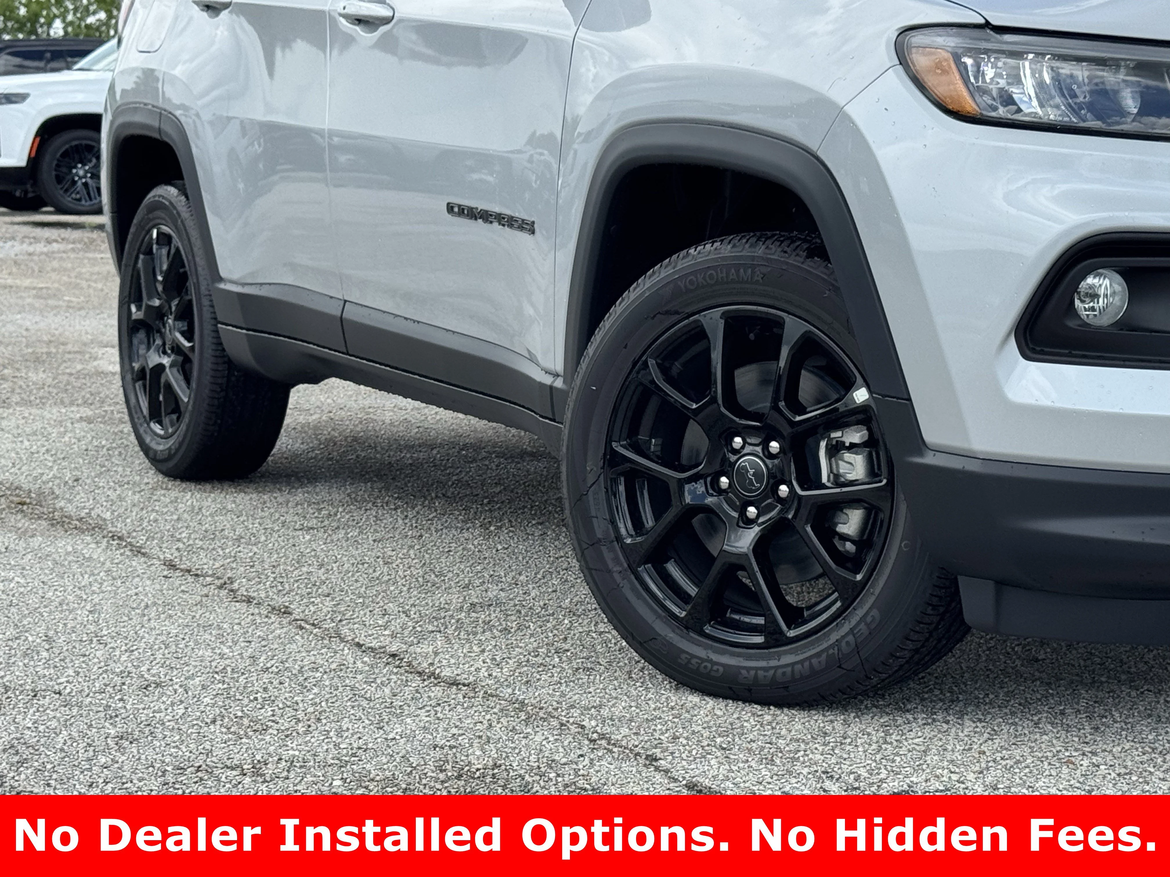 New 2026 Silver Zynith Metallic Clearcoat Jeep Latitude Altitude image 3