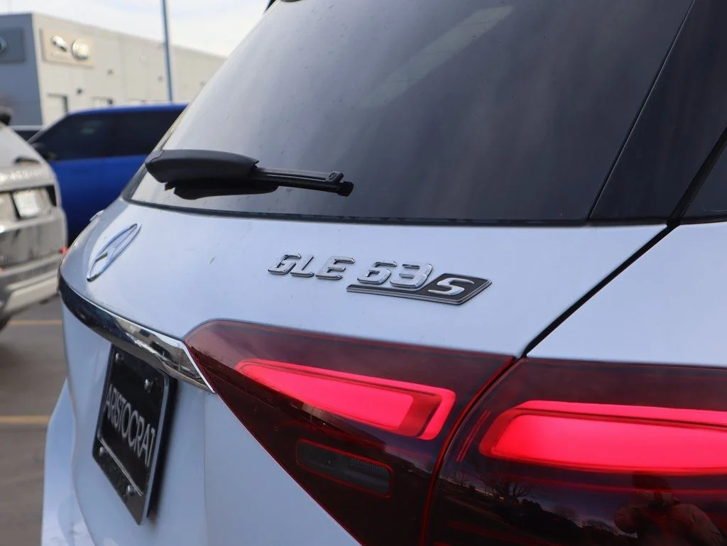 New 2025 MANUFAKTUR Moonlight White Metallic Mercedes-Benz GLE 63 S AMG® image 8
