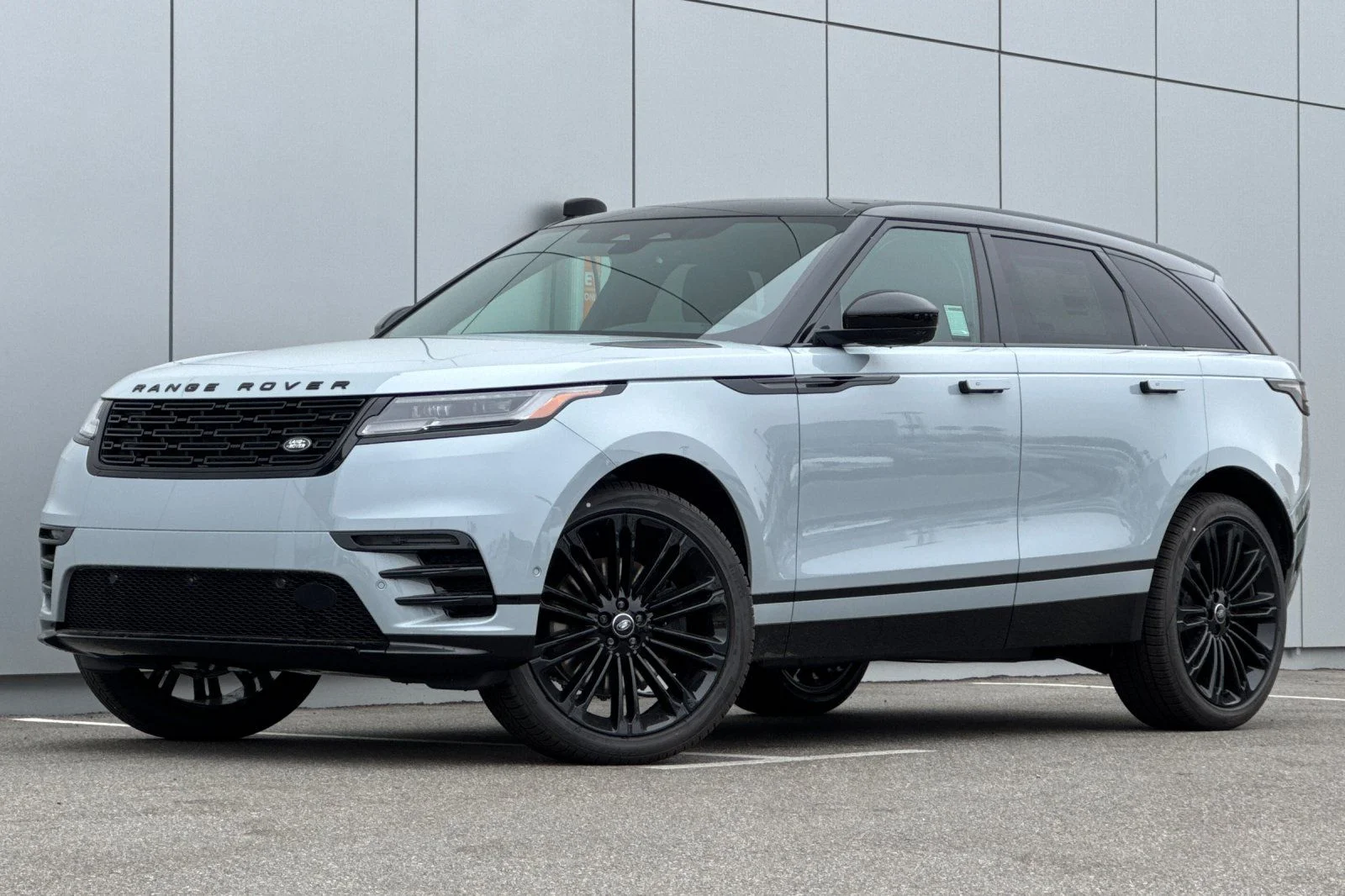 2026 Land Rover Range Rover Velar P400 Dynamic SE's photo