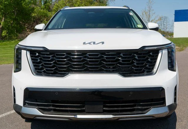 Used 2025 White Kia EX image 3