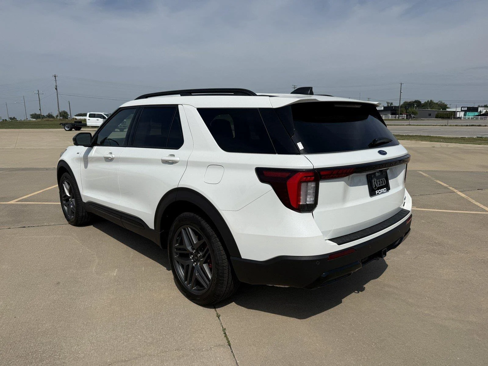 New 2026 Star White Metallic Tri-Coat Ford ST-Line image 7