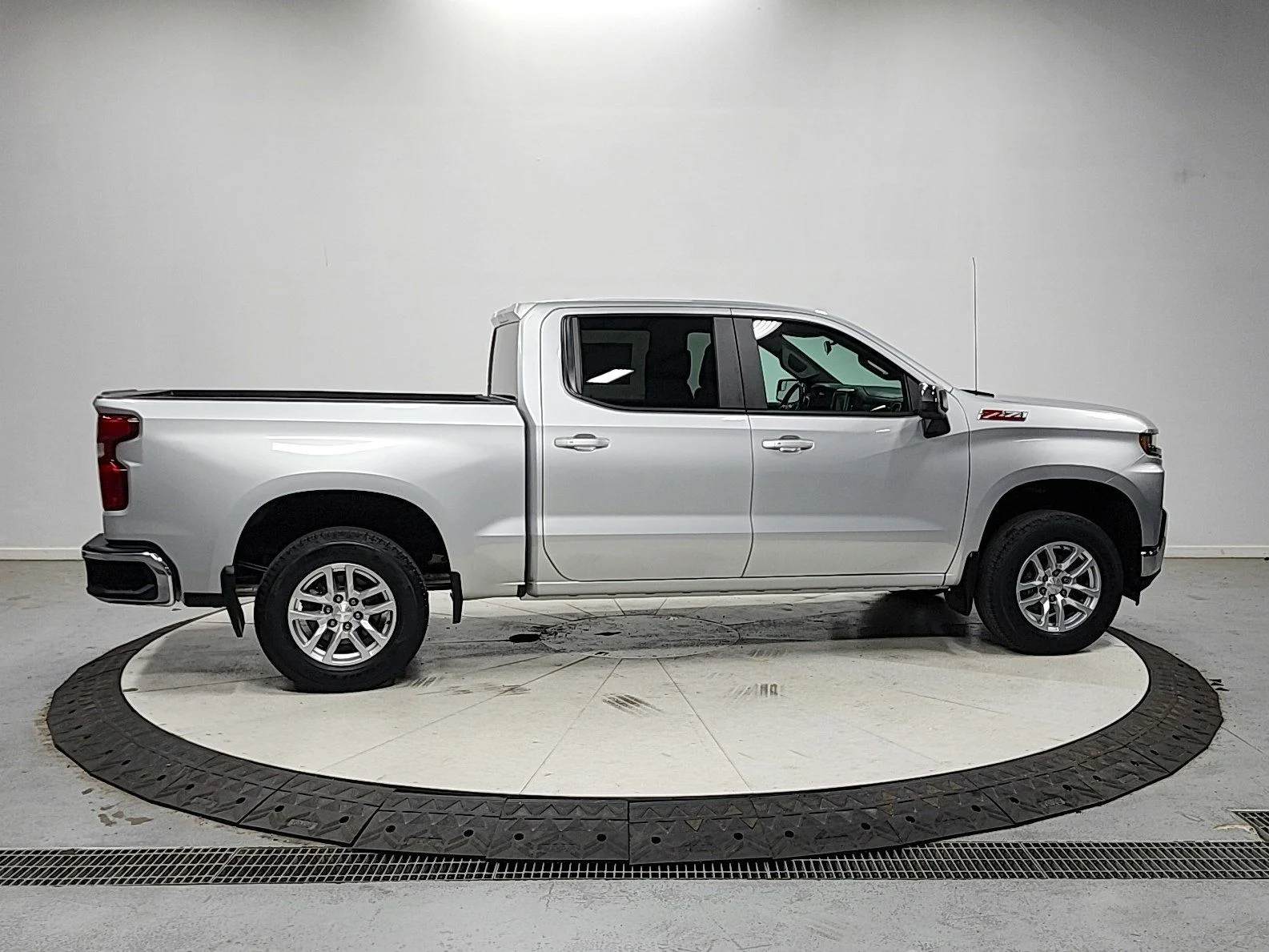 Used 2019 Silver Chevrolet LT image 8
