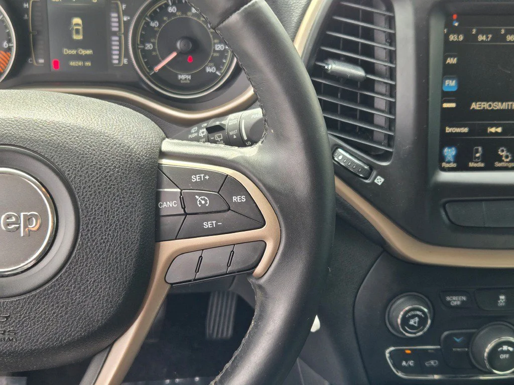 Used 2014 Gray Jeep Latitude image 28
