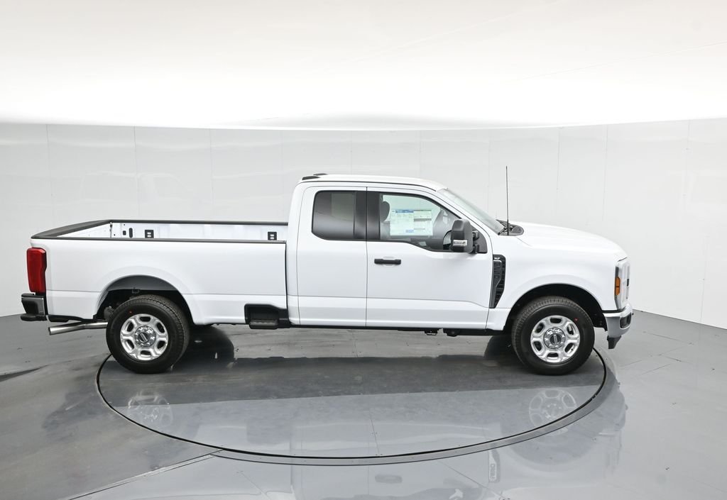 New 2026 Oxford White Ford XLT image 31