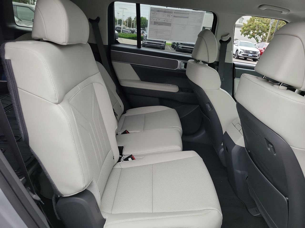 New 2027 Shimmering Silver Hyundai SEL image 17