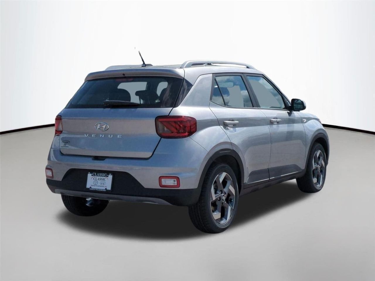 New 2026 Shimmering Silver Hyundai SEL image 5
