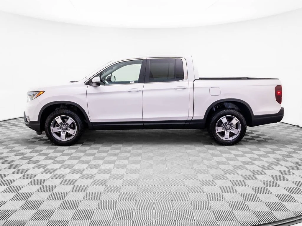 Certified Used 2025 White Honda RTL image 2