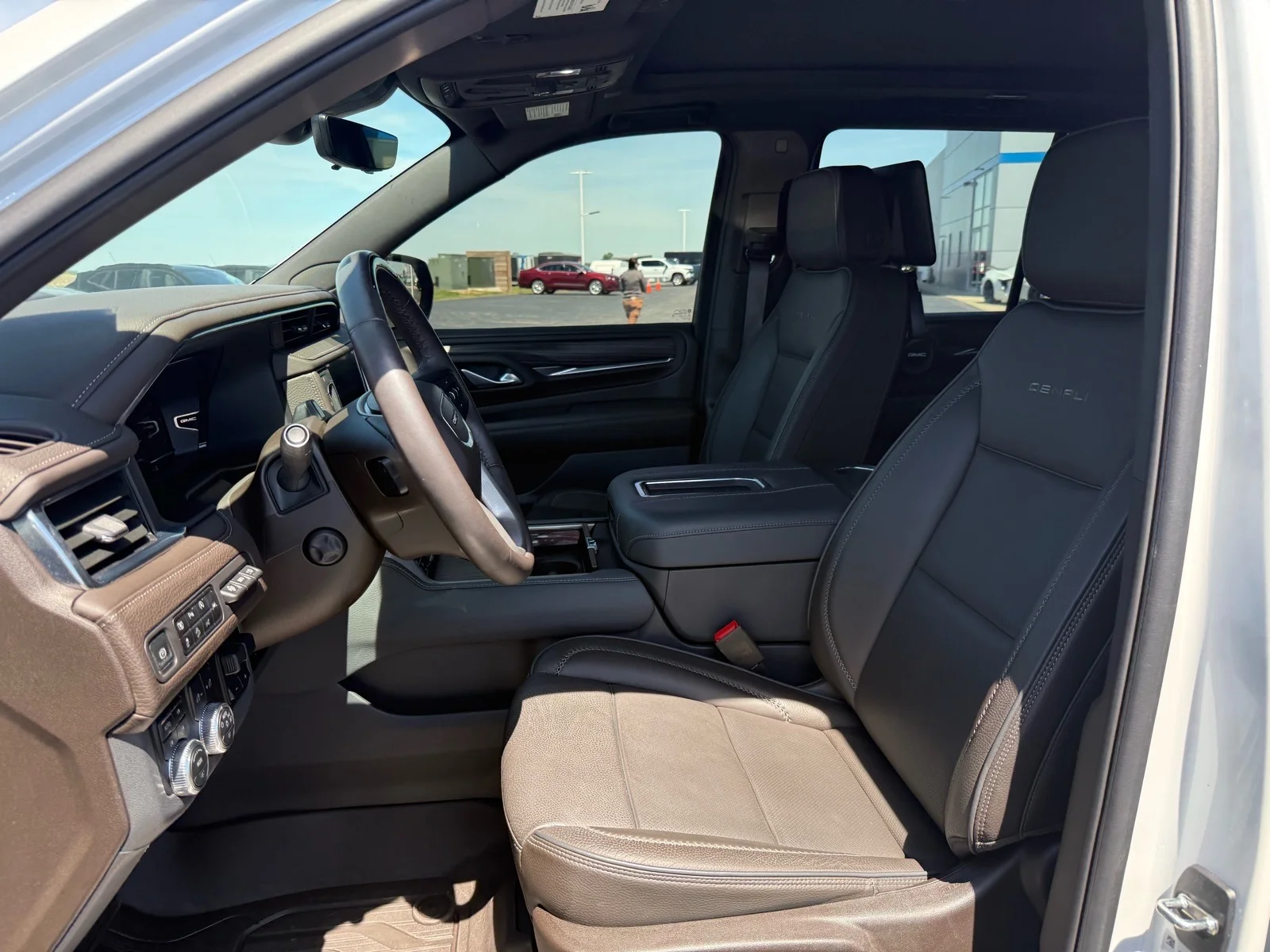 Used 2024 White Frost Tricoat GMC Denali image 10