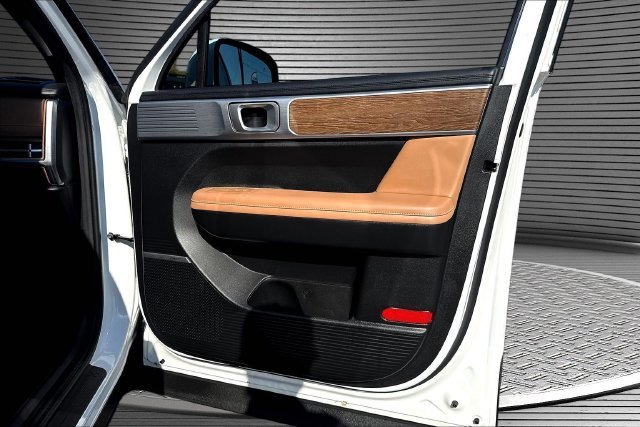 Used 2025 White Hyundai Limited image 31