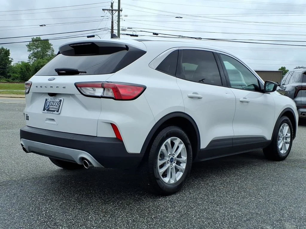 Used 2022 White Ford SE image 30