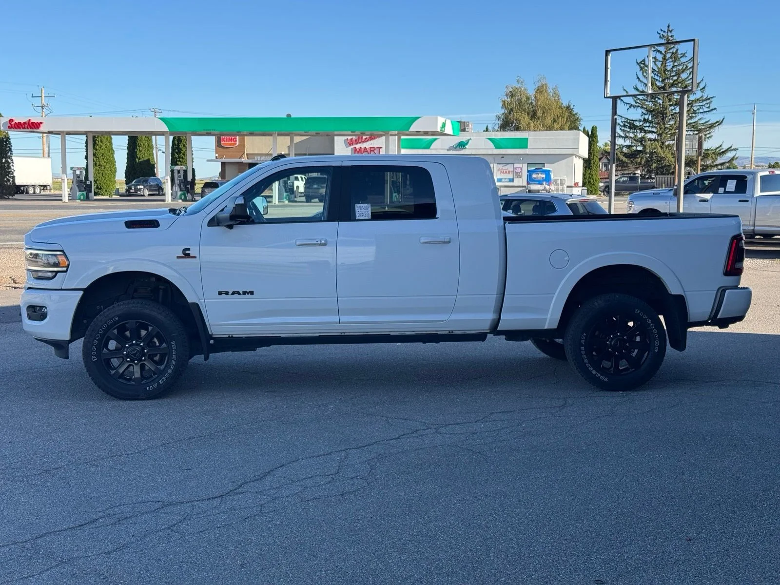 Used 2022 White Ram Laramie image 5