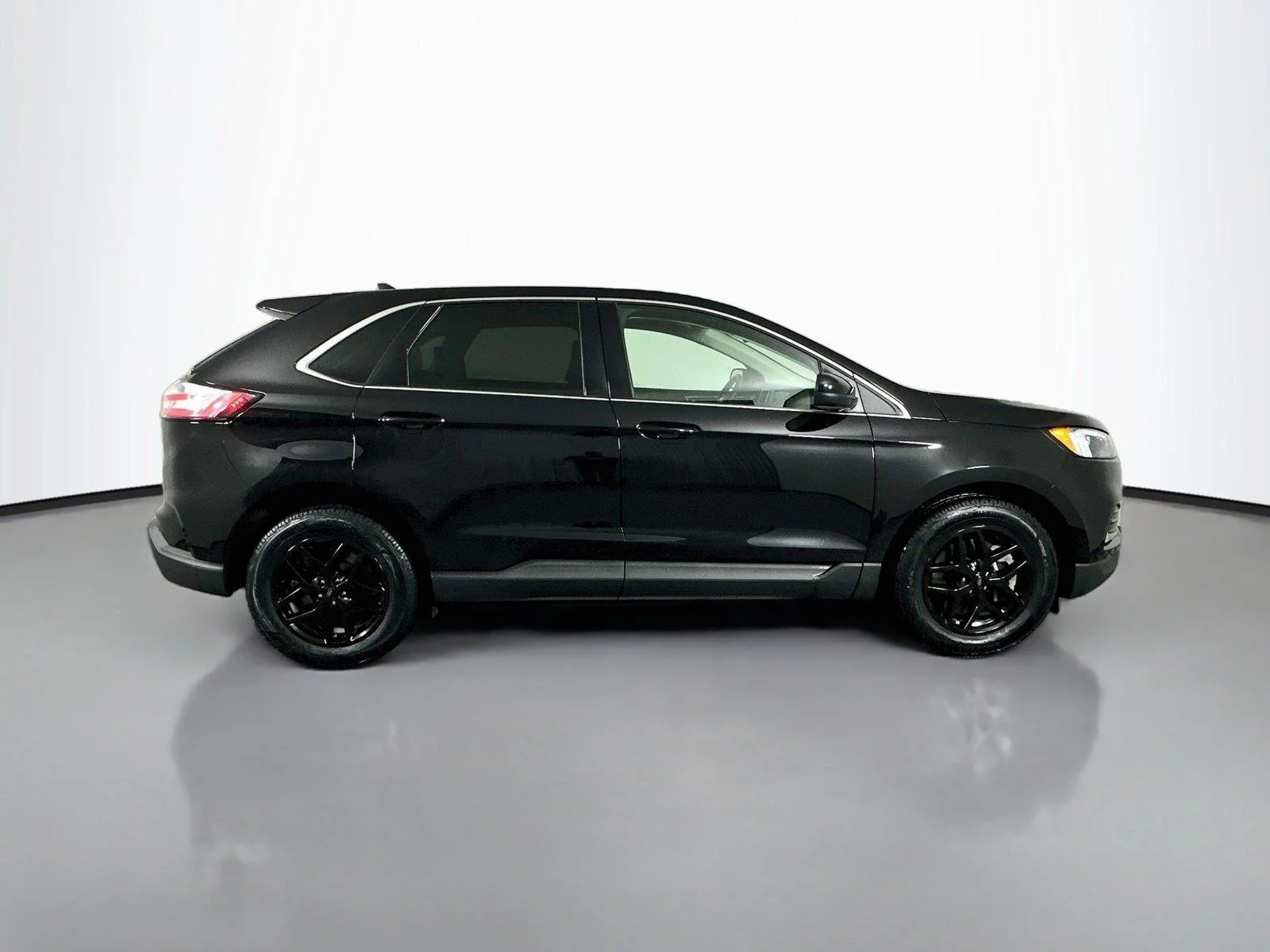 Used 2024 Agate Black Ford SEL image 17