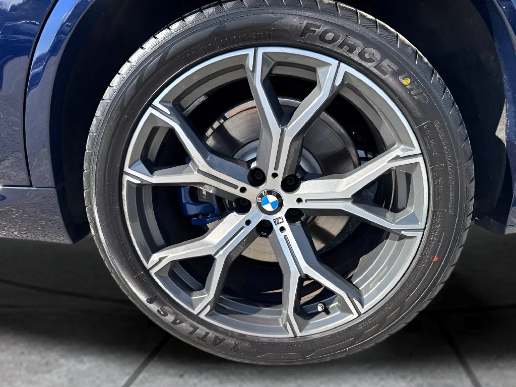 Used 2020 Blue BMW sDrive40i image 34