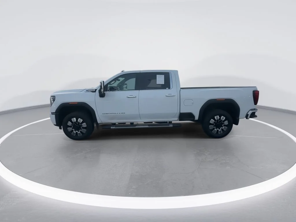 Used 2024 White GMC Denali image 5